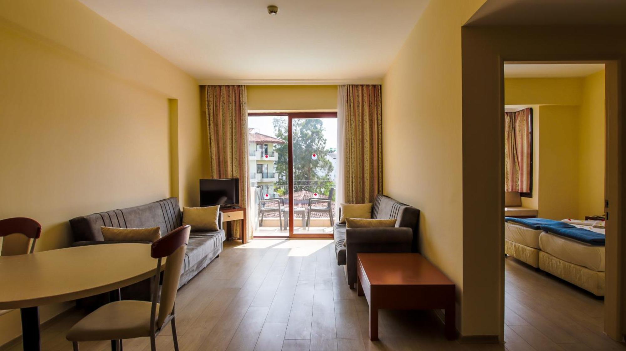 Lemas Suite Hotel Side Exterior photo