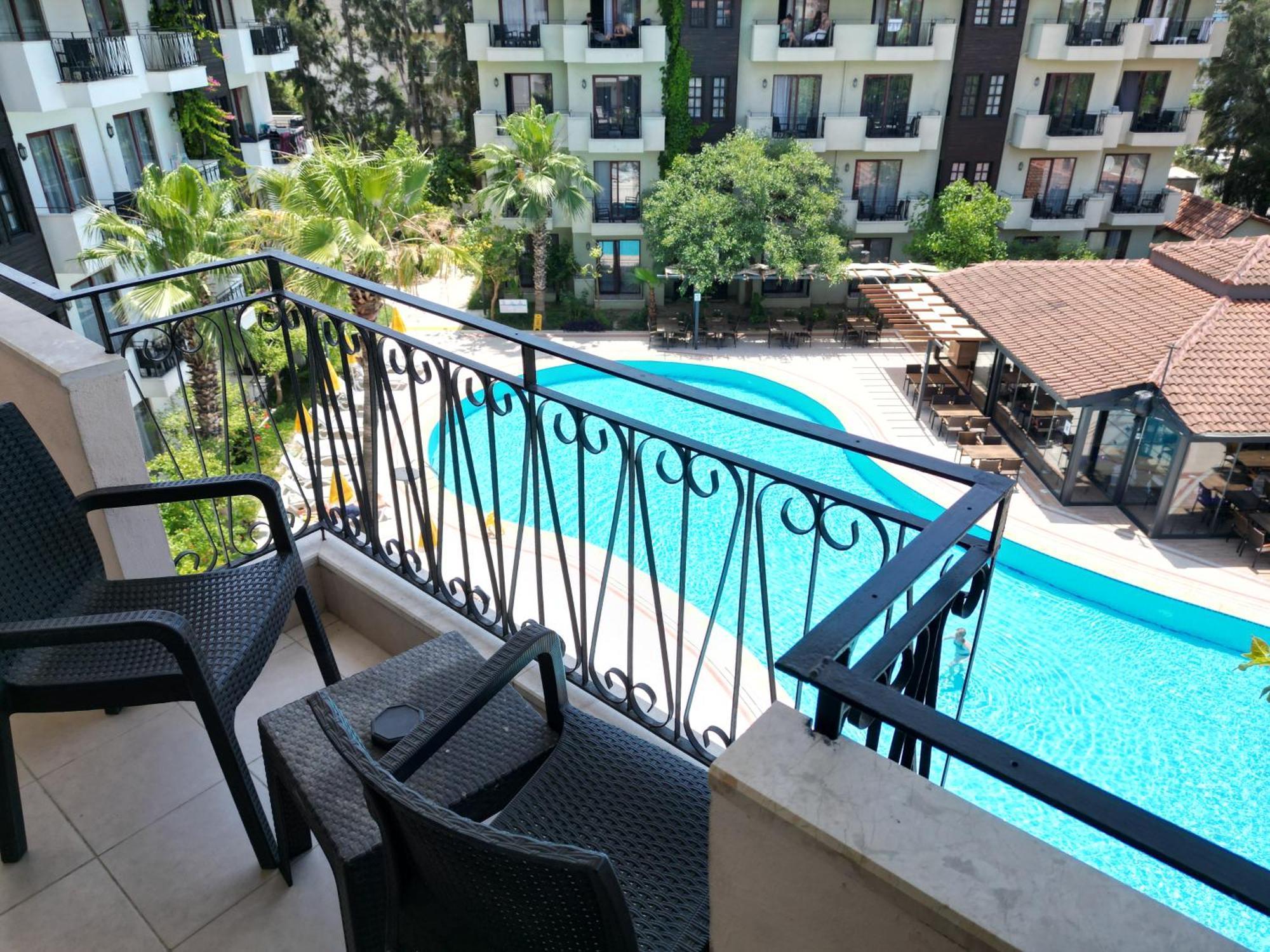 Lemas Suite Hotel Side Exterior photo