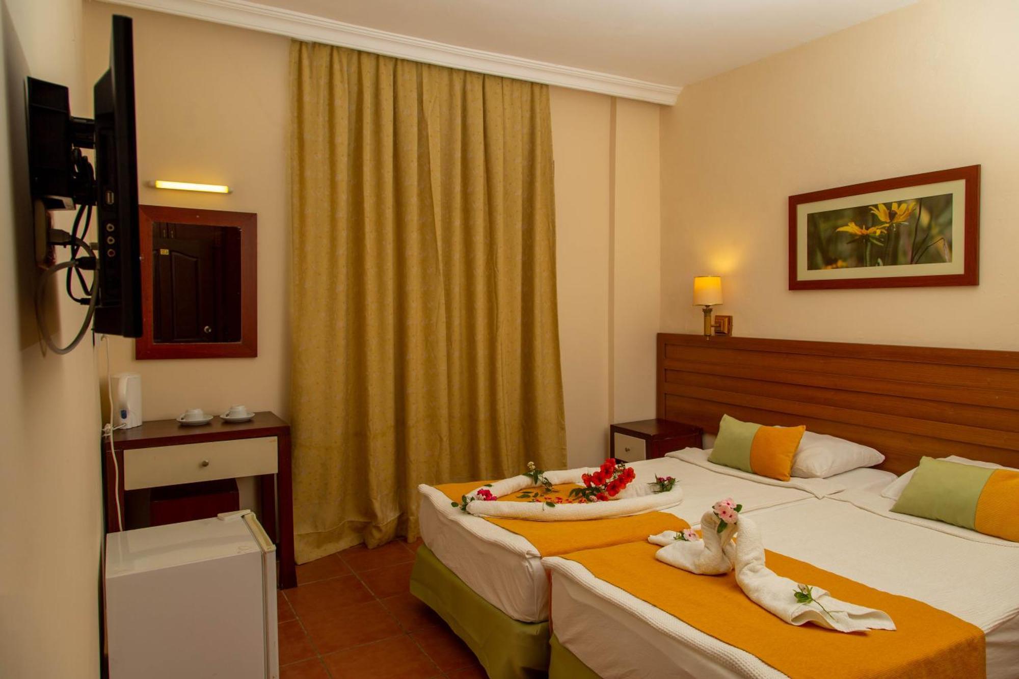 Lemas Suite Hotel Side Exterior photo